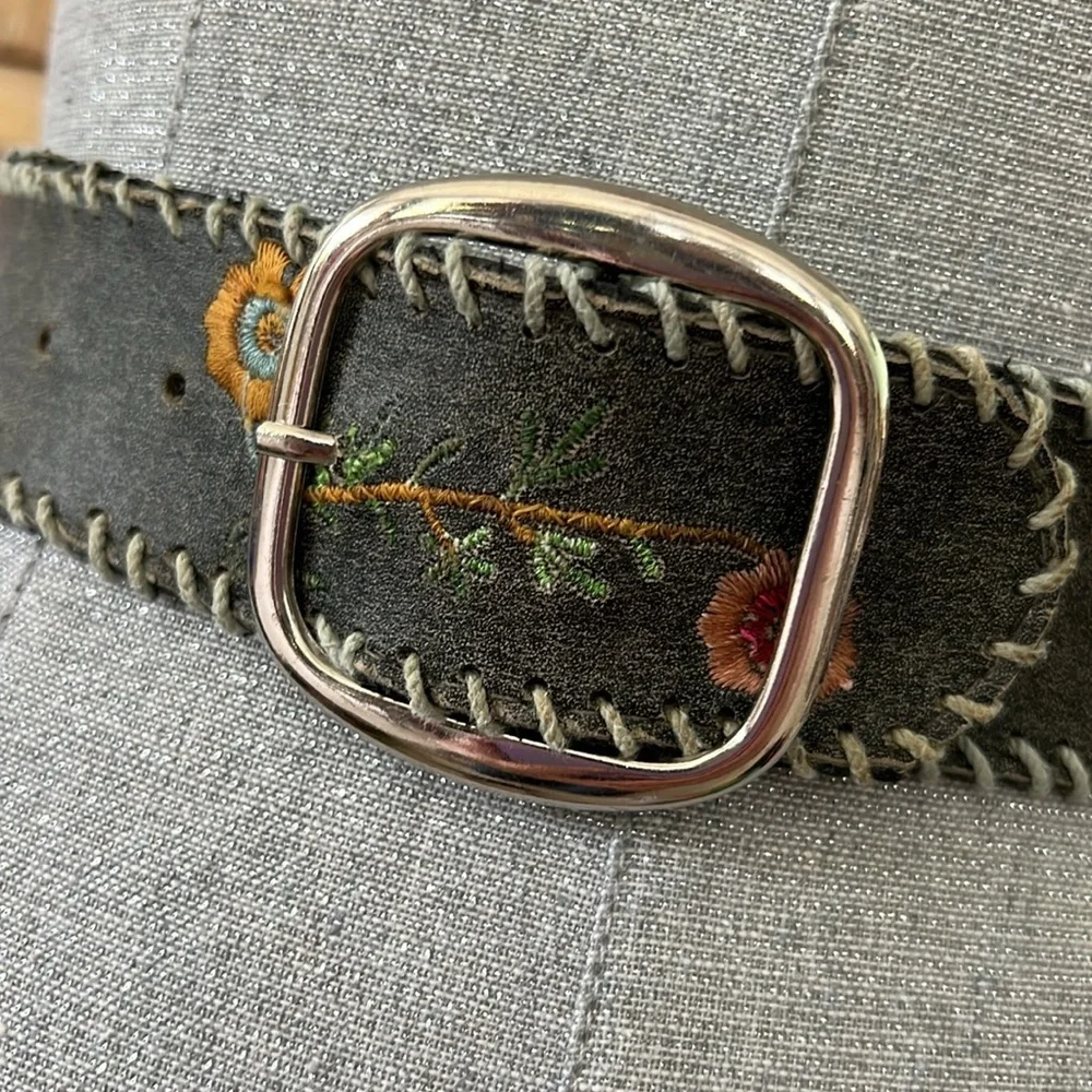 Gray faux leather floral embroidered children’s western belt